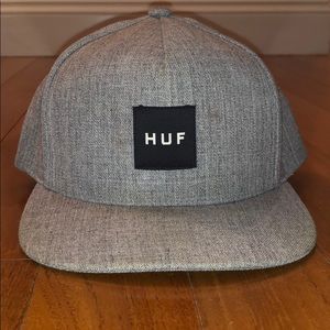 Men’s gray Huf SnapBack hat